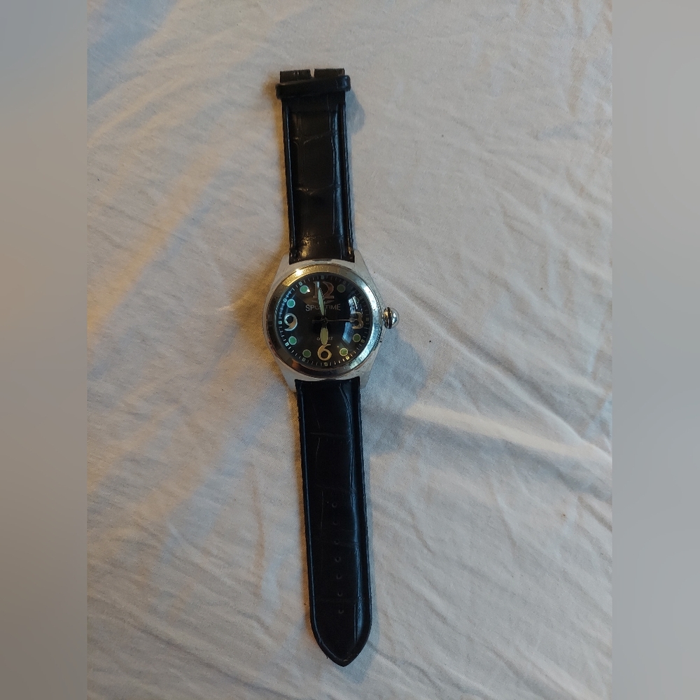 Watch with black leather band by the brand Sportime